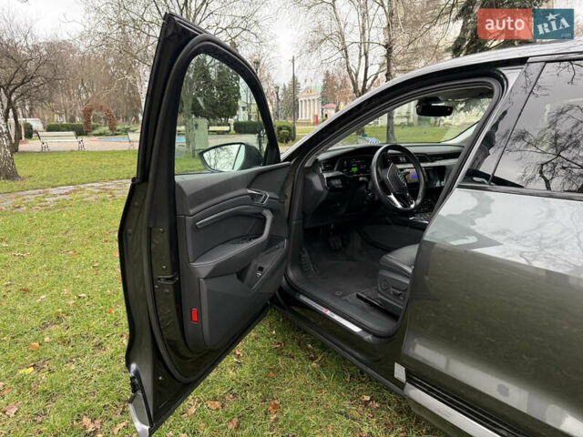 Сірий Ауді E-Tron, об'ємом двигуна 0 л та пробігом 53 тис. км за 34000 $, фото 16 на Automoto.ua