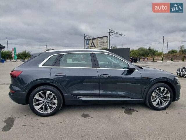 Серый Ауди E-Tron, объемом двигателя 0 л и пробегом 120 тыс. км за 29900 $, фото 3 на Automoto.ua