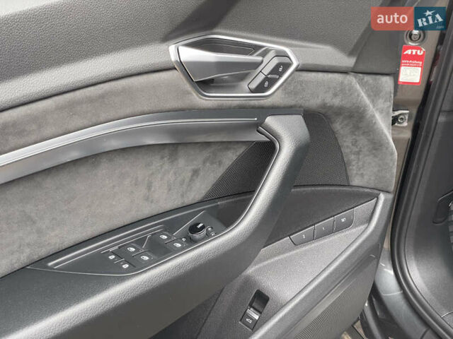 Серый Ауди E-Tron, объемом двигателя 0 л и пробегом 90 тыс. км за 34490 $, фото 12 на Automoto.ua