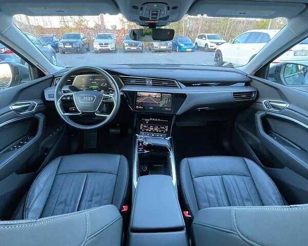 Серый Ауди E-Tron, объемом двигателя 0 л и пробегом 45 тыс. км за 29900 $, фото 29 на Automoto.ua