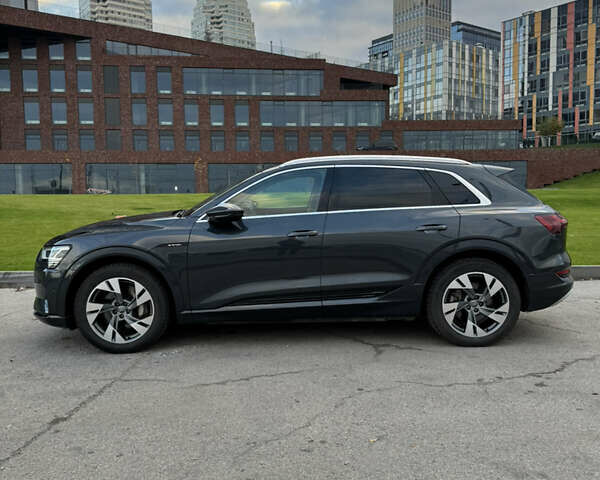 Сірий Ауді E-Tron, об'ємом двигуна 0 л та пробігом 108 тис. км за 25900 $, фото 3 на Automoto.ua