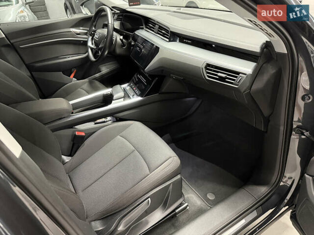 Серый Ауди E-Tron, объемом двигателя 0 л и пробегом 207 тыс. км за 20000 $, фото 51 на Automoto.ua