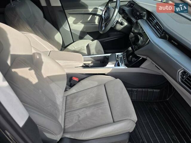 Ауди E-Tron 2020 в Днепре (Днепропетровске) на Automoto.ua Серый Ауди E-Tron, объемом двигателя 0 л и пробегом 90 тыс. км за 37777 $, фото 10 на Automoto.ua