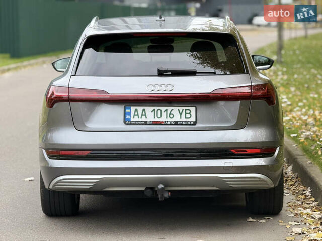 Серый Ауди E-Tron, объемом двигателя 0 л и пробегом 34 тыс. км за 33900 $, фото 3 на Automoto.ua