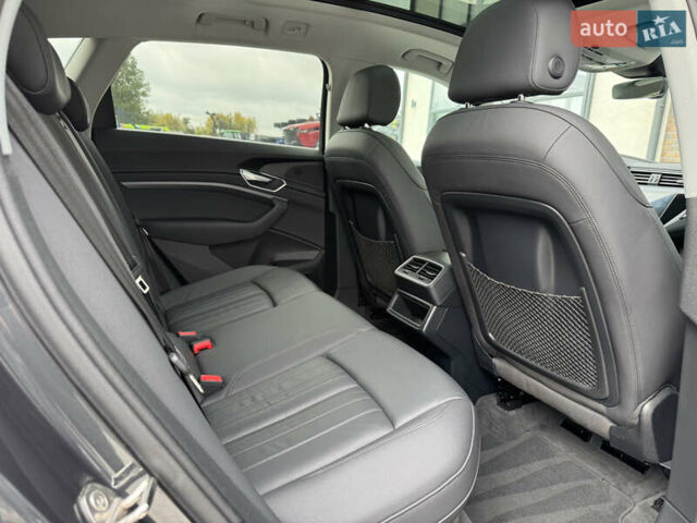 Ауди E-Tron 2020 в Тернополе на Automoto.ua Серый Ауди E-Tron, объемом двигателя 0 л и пробегом 126 тыс. км за 23900 $, фото 54 на Automoto.ua