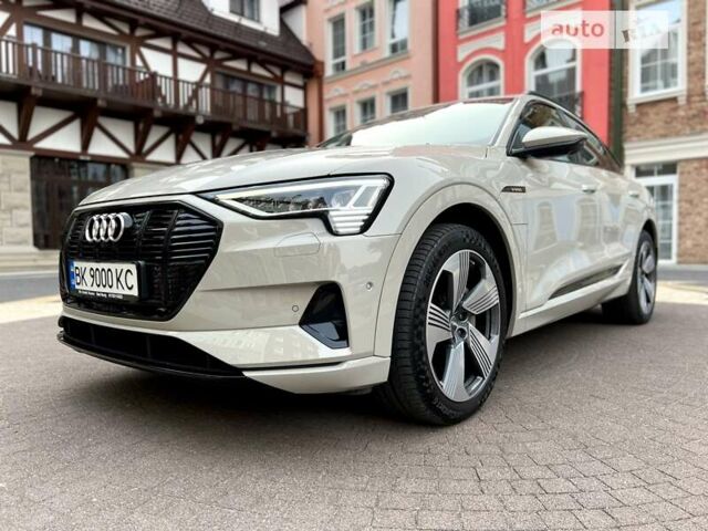 Сірий Ауді E-Tron, об'ємом двигуна 0 л та пробігом 37 тис. км за 56999 $, фото 8 на Automoto.ua