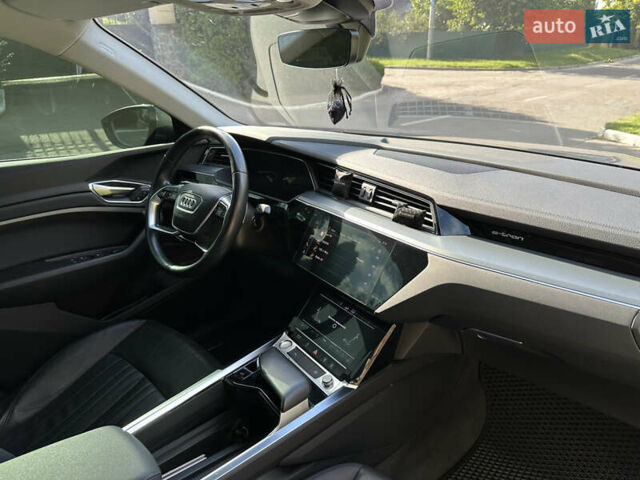 Серый Ауди E-Tron, объемом двигателя 0 л и пробегом 85 тыс. км за 33000 $, фото 18 на Automoto.ua