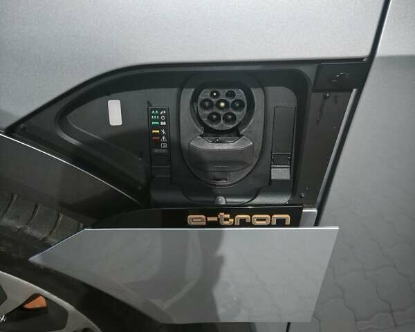 Серый Ауди E-Tron, объемом двигателя 0 л и пробегом 70 тыс. км за 34500 $, фото 67 на Automoto.ua