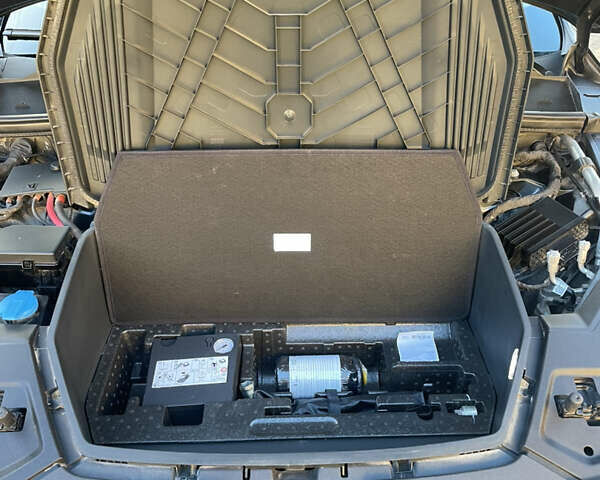 Сірий Ауді E-Tron, об'ємом двигуна 0 л та пробігом 153 тис. км за 28999 $, фото 54 на Automoto.ua