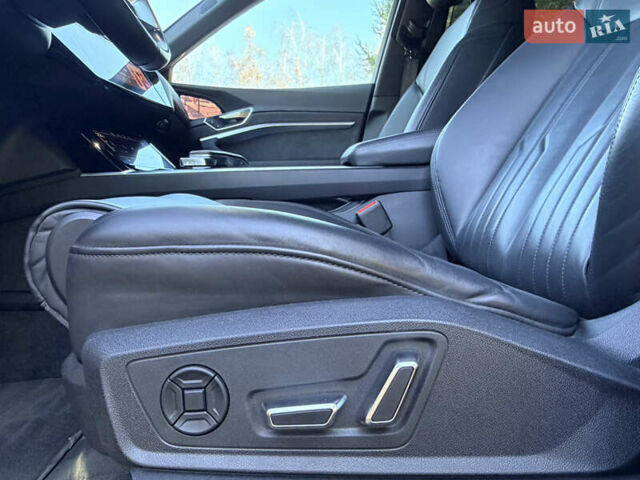 Серый Ауди E-Tron, объемом двигателя 0 л и пробегом 117 тыс. км за 28990 $, фото 17 на Automoto.ua