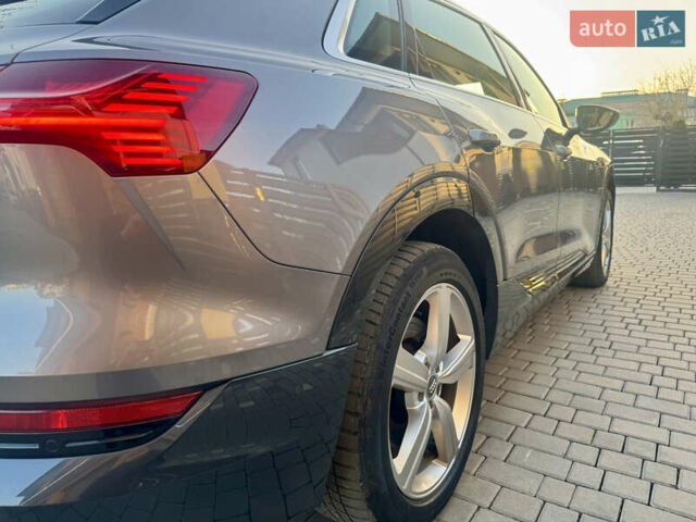 Сірий Ауді E-Tron, об'ємом двигуна 0 л та пробігом 143 тис. км за 27900 $, фото 16 на Automoto.ua