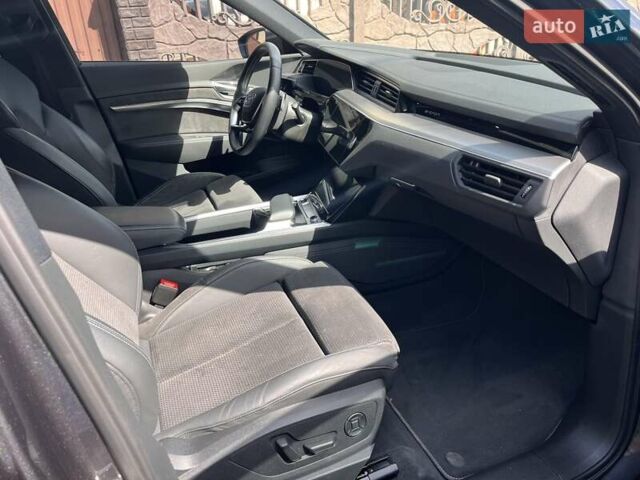 Серый Ауди E-Tron, объемом двигателя 0 л и пробегом 54 тыс. км за 35000 $, фото 31 на Automoto.ua