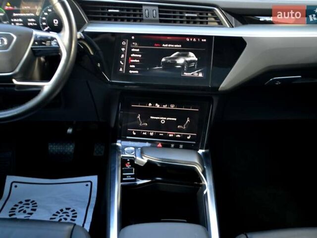 Серый Ауди E-Tron, объемом двигателя 0 л и пробегом 125 тыс. км за 23800 $, фото 30 на Automoto.ua