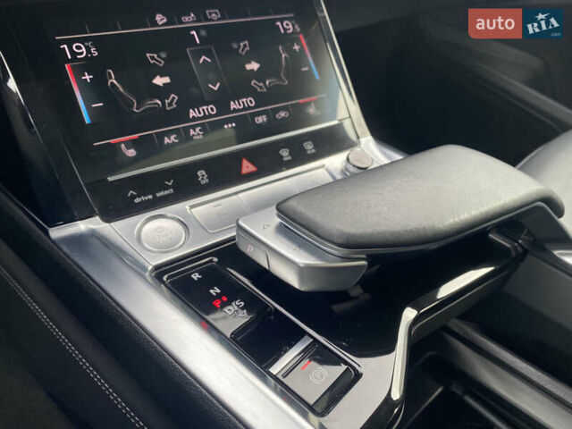 Ауди E-Tron 2020 в Луцке на Automoto.ua Серый Ауди E-Tron, объемом двигателя 0 л и пробегом 128 тыс. км за 25000 $, фото 55 на Automoto.ua