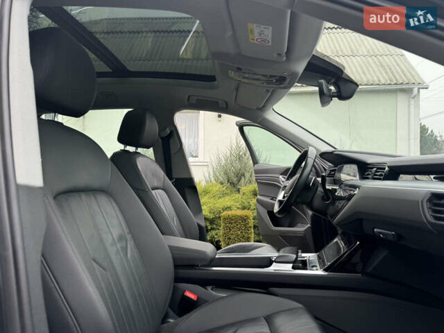 Серый Ауди E-Tron, объемом двигателя 0 л и пробегом 150 тыс. км за 23800 $, фото 29 на Automoto.ua
