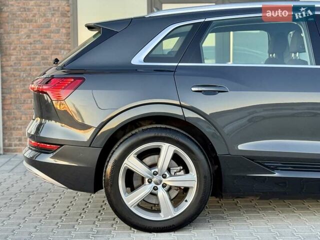 Серый Ауди E-Tron, объемом двигателя 0 л и пробегом 97 тыс. км за 21900 $, фото 36 на Automoto.ua