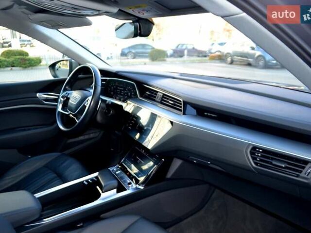 Серый Ауди E-Tron, объемом двигателя 0 л и пробегом 125 тыс. км за 23800 $, фото 173 на Automoto.ua