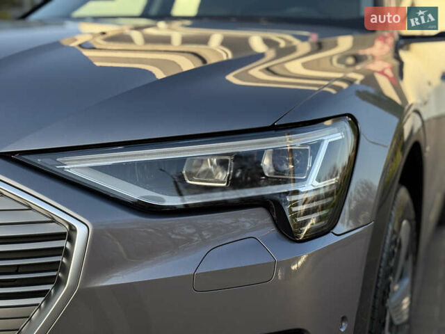 Серый Ауди E-Tron, объемом двигателя 0 л и пробегом 65 тыс. км за 35500 $, фото 9 на Automoto.ua
