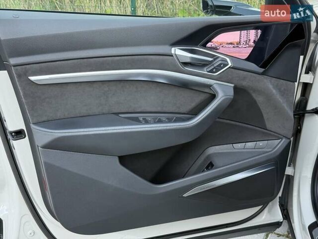 Ауди E-Tron 2020 в Луцке на Automoto.ua Серый Ауди E-Tron, объемом двигателя 0 л и пробегом 49 тыс. км за 35550 $, фото 14 на Automoto.ua