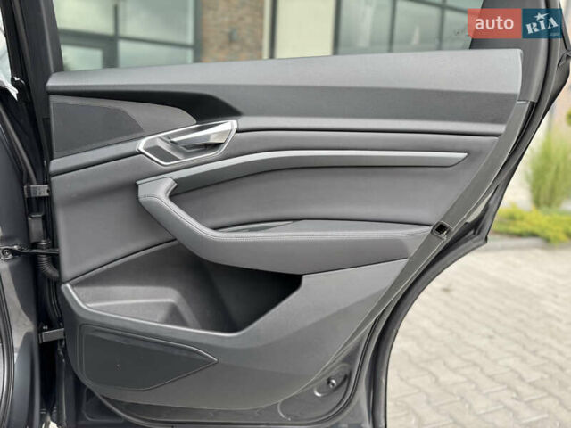 Ауди E-Tron 2020 в Тернополе на Automoto.ua Серый Ауди E-Tron, объемом двигателя 0 л и пробегом 126 тыс. км за 23900 $, фото 53 на Automoto.ua