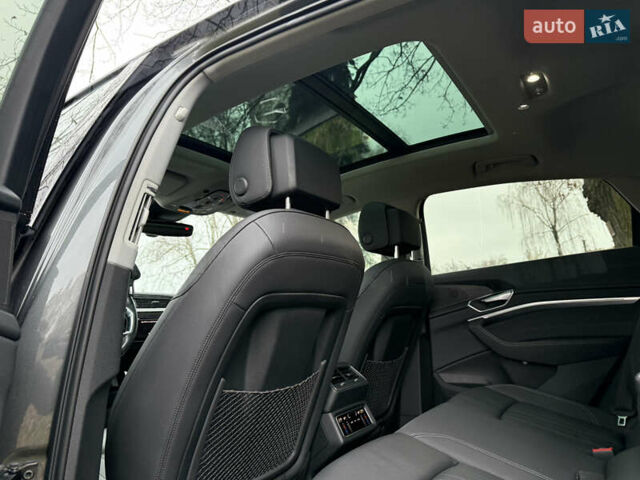 Сірий Ауді E-Tron, об'ємом двигуна 0 л та пробігом 53 тис. км за 34000 $, фото 36 на Automoto.ua