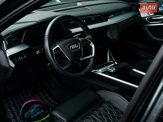 Сірий Ауді E-Tron, об'ємом двигуна 0 л та пробігом 82 тис. км за 39888 $, фото 66 на Automoto.ua