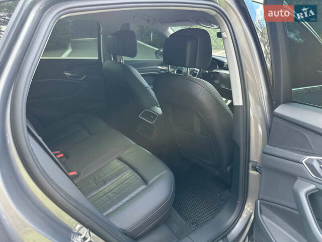 Серый Ауди E-Tron, объемом двигателя 0 л и пробегом 88 тыс. км за 28500 $, фото 15 на Automoto.ua