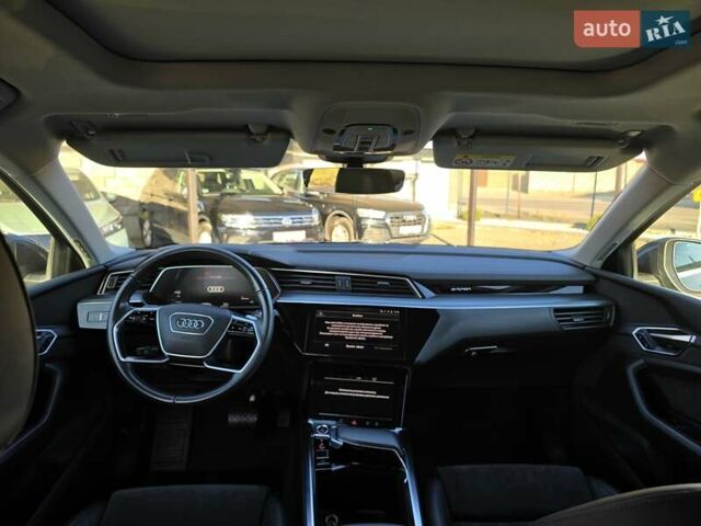Серый Ауди E-Tron, объемом двигателя 0 л и пробегом 99 тыс. км за 31990 $, фото 97 на Automoto.ua