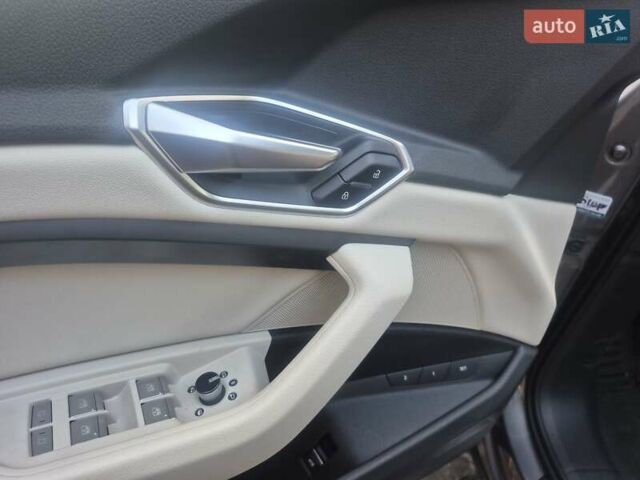 Ауди E-Tron 2020 в Хмельницком на Automoto.ua Серый Ауди E-Tron, объемом двигателя 0 л и пробегом 146 тыс. км за 22700 $, фото 48 на Automoto.ua