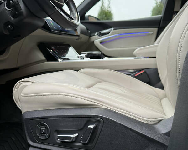 Серый Ауди E-Tron, объемом двигателя 0 л и пробегом 177 тыс. км за 27000 $, фото 29 на Automoto.ua