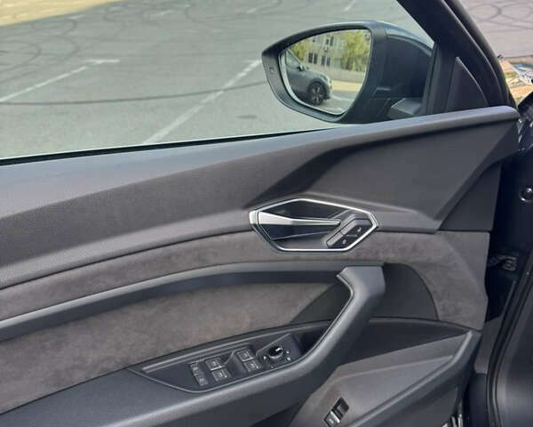 Серый Ауди E-Tron, объемом двигателя 0 л и пробегом 65 тыс. км за 25900 $, фото 10 на Automoto.ua