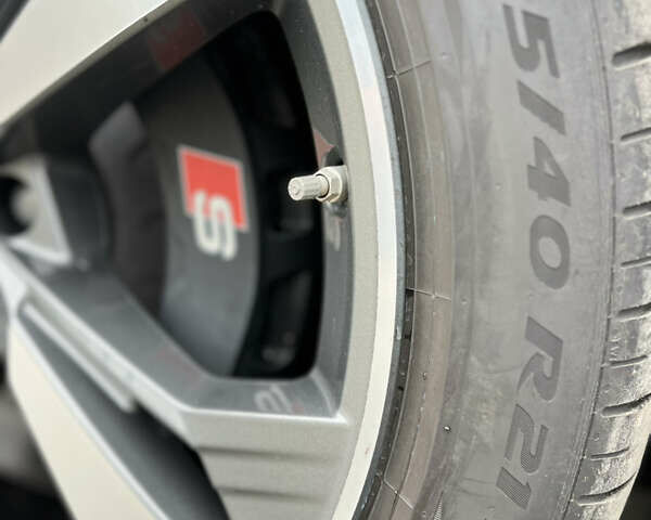 Серый Ауди E-Tron, объемом двигателя 0 л и пробегом 41 тыс. км за 44990 $, фото 18 на Automoto.ua