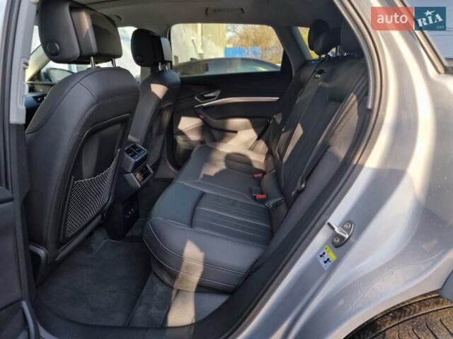 Серый Ауди E-Tron, объемом двигателя 0 л и пробегом 12 тыс. км за 31990 $, фото 58 на Automoto.ua