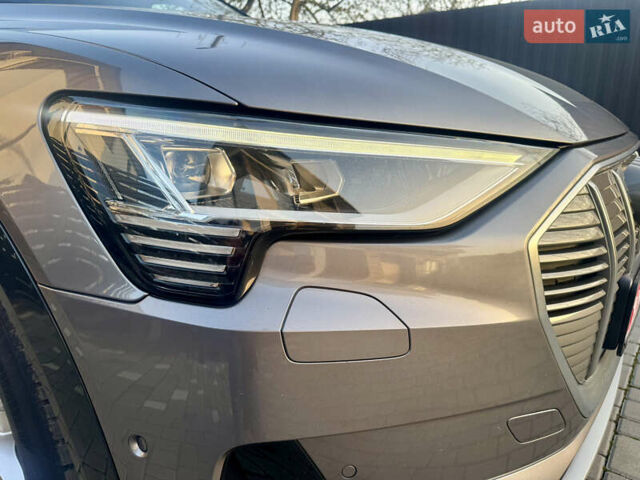 Сірий Ауді E-Tron, об'ємом двигуна 0 л та пробігом 143 тис. км за 27900 $, фото 18 на Automoto.ua