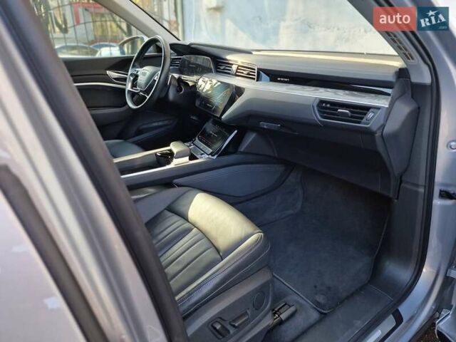 Серый Ауди E-Tron, объемом двигателя 0 л и пробегом 12 тыс. км за 31990 $, фото 48 на Automoto.ua