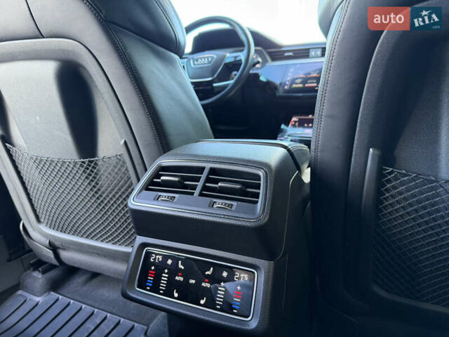 Серый Ауди E-Tron, объемом двигателя 0 л и пробегом 41 тыс. км за 44990 $, фото 36 на Automoto.ua