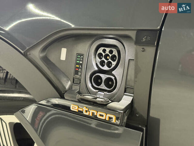 Серый Ауди E-Tron, объемом двигателя 0 л и пробегом 207 тыс. км за 20000 $, фото 8 на Automoto.ua