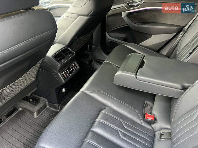 Серый Ауди E-Tron, объемом двигателя 0 л и пробегом 119 тыс. км за 35000 $, фото 19 на Automoto.ua