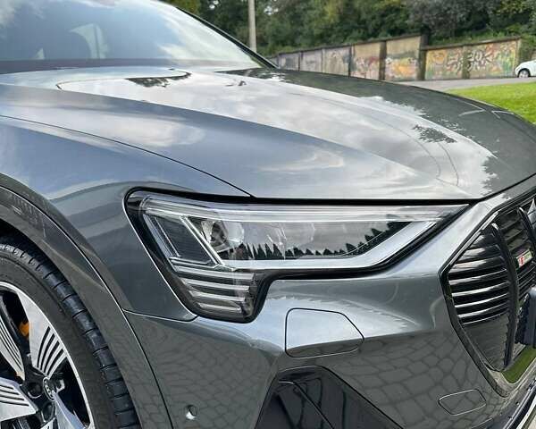 Серый Ауди E-Tron, объемом двигателя 0 л и пробегом 49 тыс. км за 40500 $, фото 5 на Automoto.ua