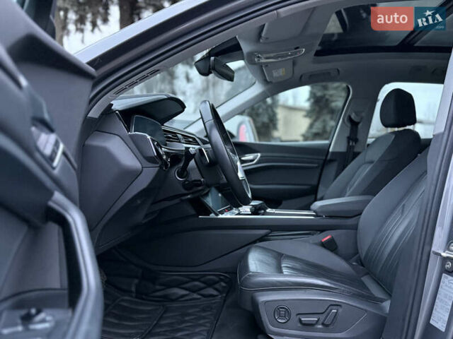 Ауди E-Tron 2020 в Житомире на Automoto.ua Серый Ауди E-Tron, объемом двигателя 0 л и пробегом 169 тыс. км за 22899 $, фото 1 на Automoto.ua