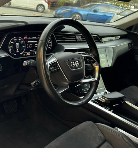 Серый Ауди E-Tron, объемом двигателя 0 л и пробегом 49 тыс. км за 29999 $, фото 7 на Automoto.ua