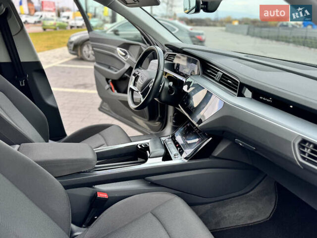 Серый Ауди E-Tron, объемом двигателя 0 л и пробегом 150 тыс. км за 25500 $, фото 22 на Automoto.ua