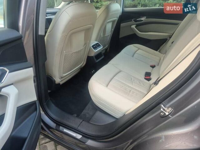 Ауди E-Tron 2020 в Хмельницком на Automoto.ua Серый Ауди E-Tron, объемом двигателя 0 л и пробегом 146 тыс. км за 22700 $, фото 55 на Automoto.ua