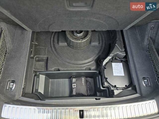 Сірий Ауді E-Tron, об'ємом двигуна 0 л та пробігом 90 тис. км за 37777 $, фото 11 на Automoto.ua