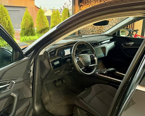 Серый Ауди E-Tron, объемом двигателя 0 л и пробегом 175 тыс. км за 22000 $, фото 22 на Automoto.ua