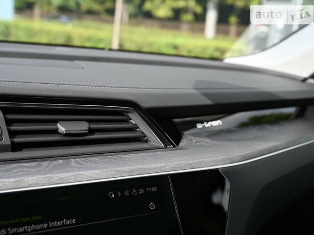 Серый Ауди E-Tron, объемом двигателя 0 л и пробегом 62 тыс. км за 43500 $, фото 25 на Automoto.ua
