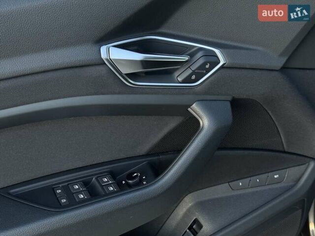 Серый Ауди E-Tron, объемом двигателя 0 л и пробегом 97 тыс. км за 21900 $, фото 39 на Automoto.ua