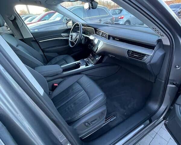 Серый Ауди E-Tron, объемом двигателя 0 л и пробегом 45 тыс. км за 29900 $, фото 31 на Automoto.ua