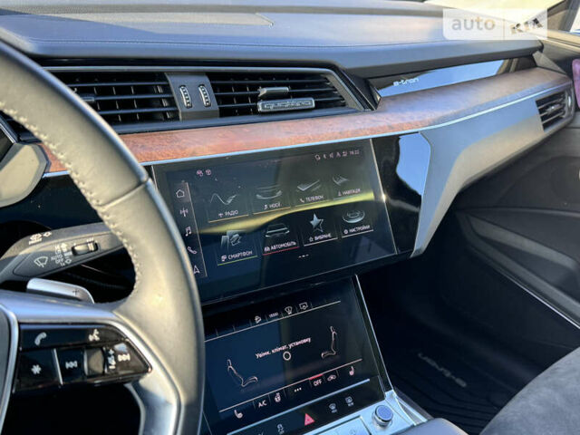 Серый Ауди E-Tron, объемом двигателя 0 л и пробегом 53 тыс. км за 40900 $, фото 20 на Automoto.ua