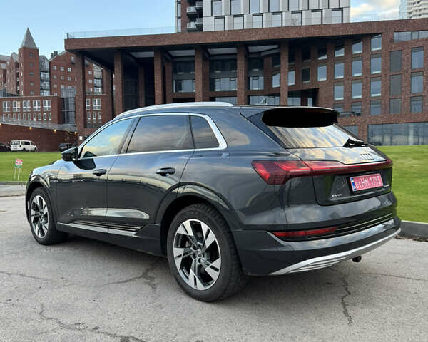 Сірий Ауді E-Tron, об'ємом двигуна 0 л та пробігом 108 тис. км за 25900 $, фото 4 на Automoto.ua